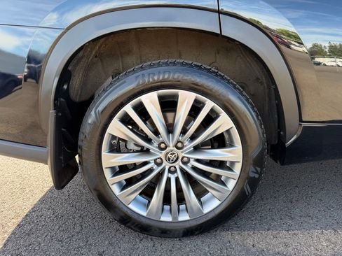 Used 2022 Toyota Highlander Platinum AWD/4WD image 9