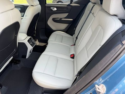 Certified 2024 Volvo XC40 B5 Plus w/ Protection Package Premier AWD/4WD image 21