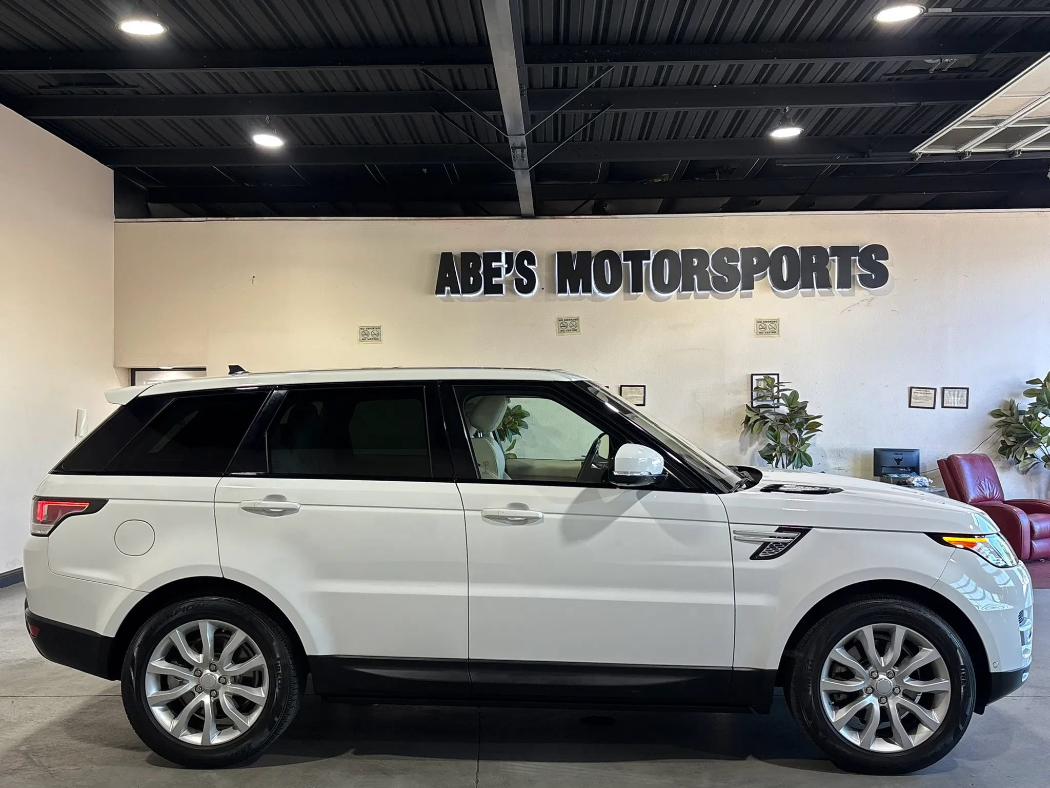 Used 2016 Land Rover Range Rover Sport HSE AWD/4WD image 8