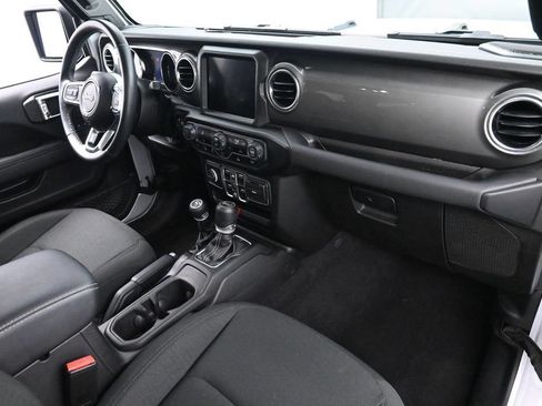 Used 2022 Jeep Wrangler Unlimited Sahara w/ LED Lighting Group AWD/4WD image 20