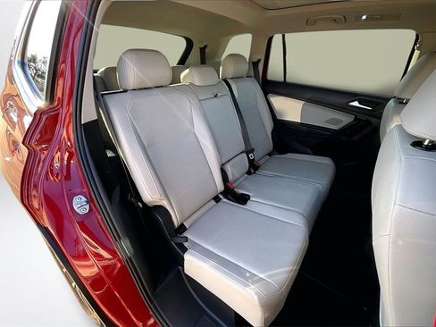Used 2019 Volkswagen Tiguan SE w/ Panoramic Sunroof Package image 25