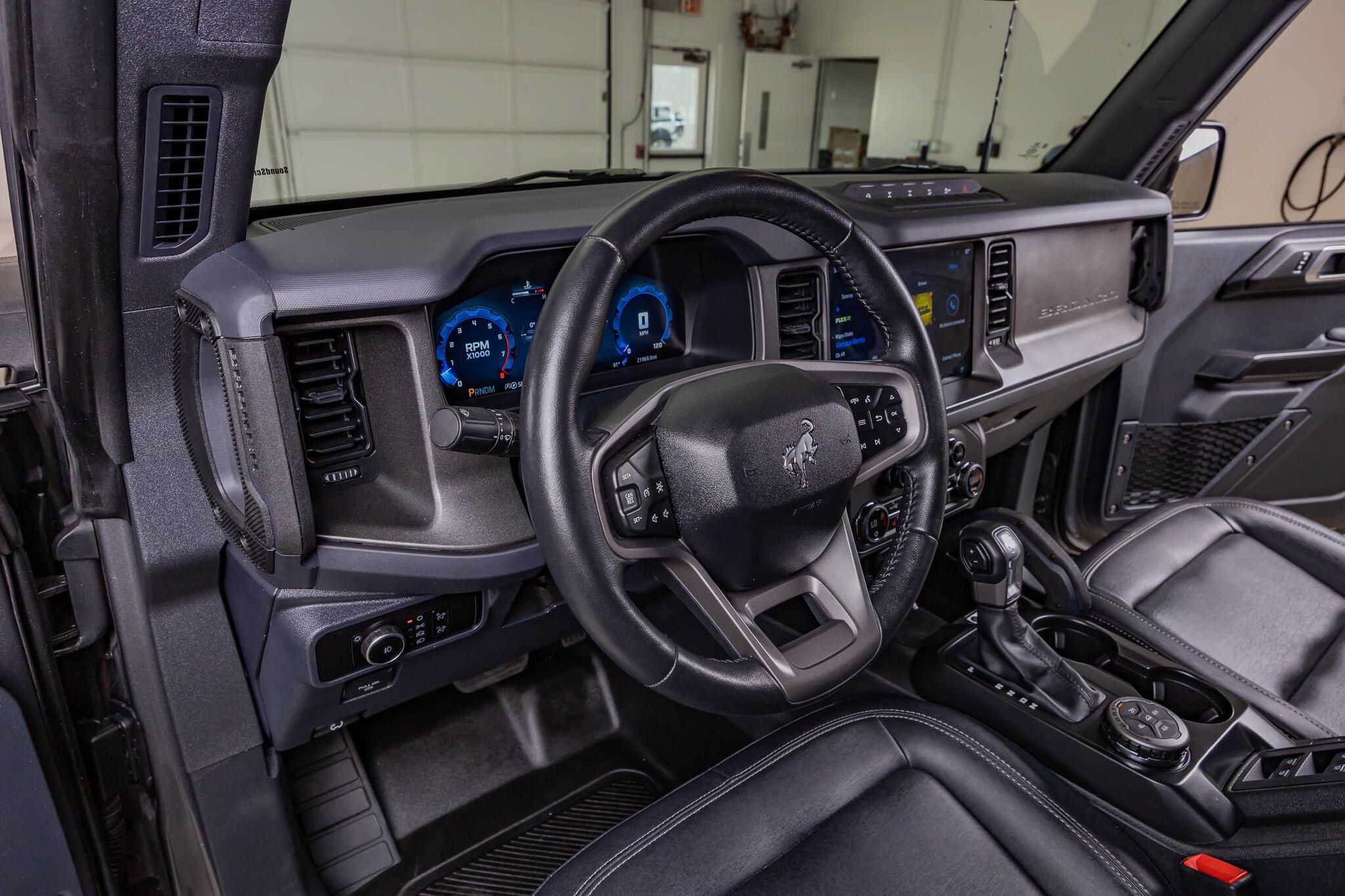 Used 2025 Ford Bronco Badlands AWD/4WD image 17