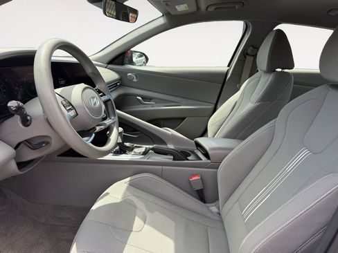 Used 2024 Hyundai Elantra SEL FWD image 9