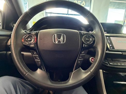 Used 2017 Honda Accord Touring image 33
