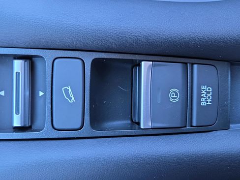 New 2026 Honda HR-V LX image 32