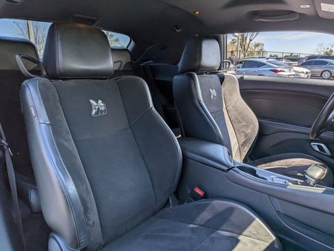 Used 2017 Dodge Challenger R/T Scat Pack w/ Leather Interior Group image 18