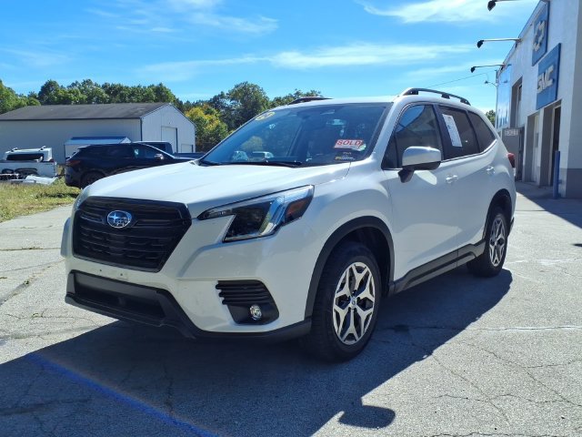 Used 2024 Subaru Forester Premium AWD/4WD image 2