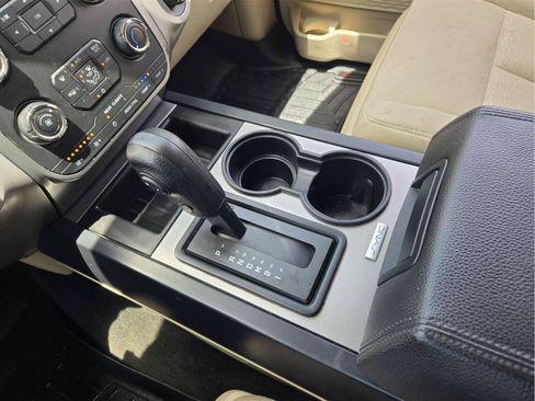 Used 2016 Ford Expedition XLT RWD image 17