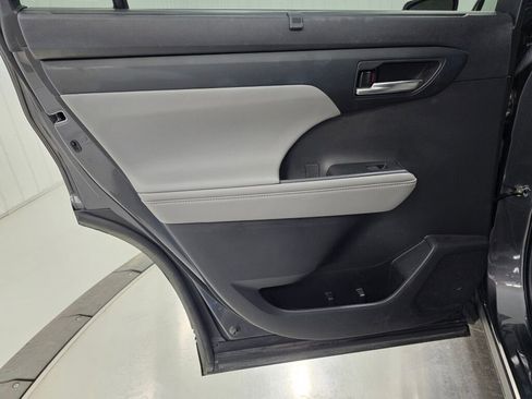 Used 2022 Toyota Highlander XLE image 39