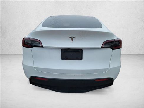 Used 2024 Tesla Model Y Long Range image 6