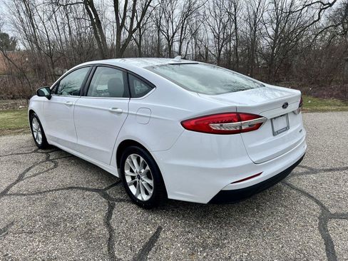 Used 2020 Ford Fusion SE image 3