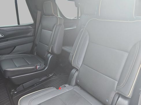 Certified 2022 GMC Yukon SLT w/ SLT Luxury Package AWD/4WD image 15