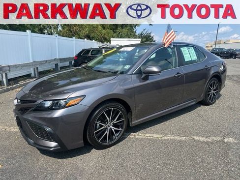 Certified 2024 Toyota Camry SE FWD image 1