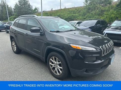 Used 2016 Jeep Cherokee Latitude w/ Comfort/Convenience Group AWD/4WD image 1