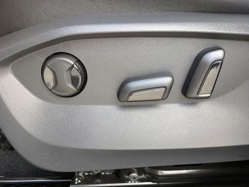 New 2026 Volkswagen Taos SE image 20