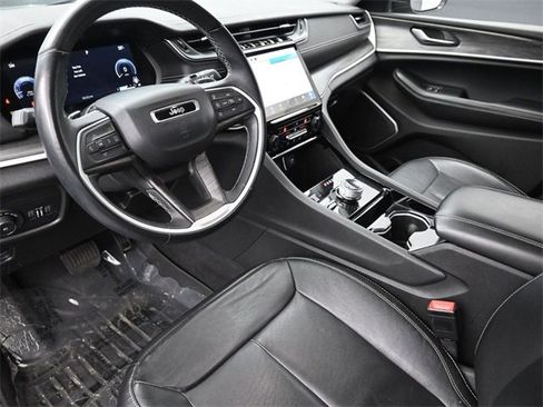 Used 2022 Jeep Grand Cherokee L Limited image 17