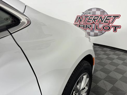 Used 2024 Chrysler Pacifica Touring-L AWD/4WD image 31