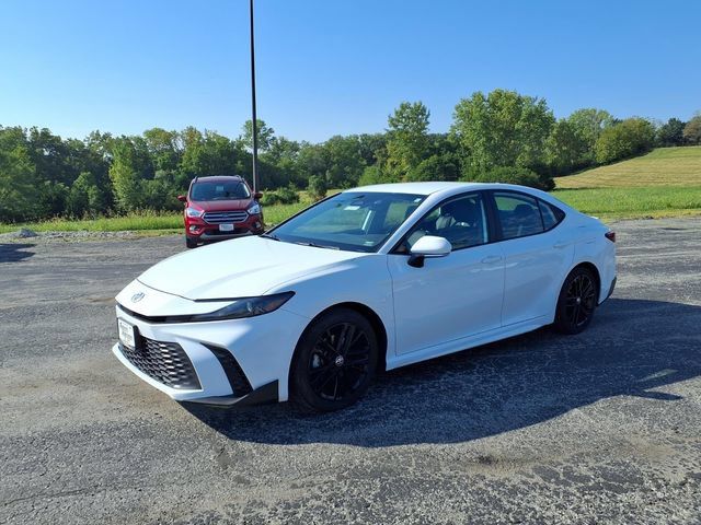 Used 2025 Toyota Camry SE FWD image 12