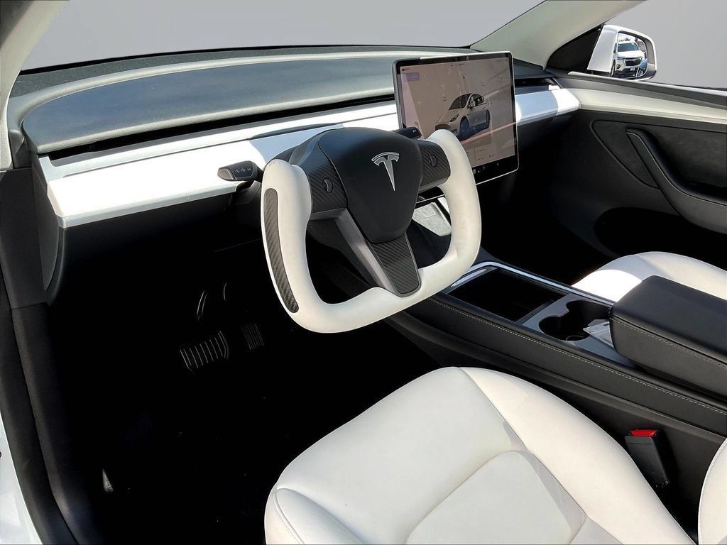 Used 2024 Tesla Model Y Long Range AWD/4WD image 17