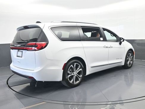 New 2026 Chrysler Pacifica Pinnacle image 6
