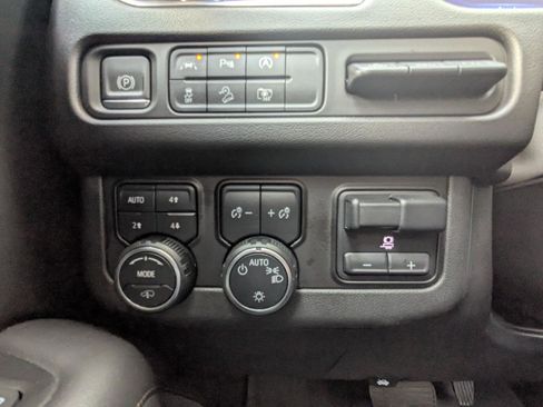 Used 2024 Chevrolet Tahoe High Country image 24