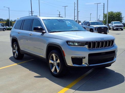 Used 2022 Jeep Grand Cherokee L Limited image 7