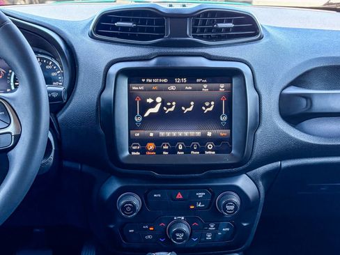 Used 2022 Jeep Renegade Latitude AWD/4WD image 12
