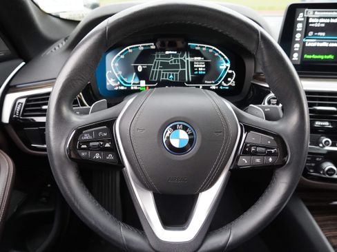 Used 2023 BMW 530e w/ Premium Package RWD image 19