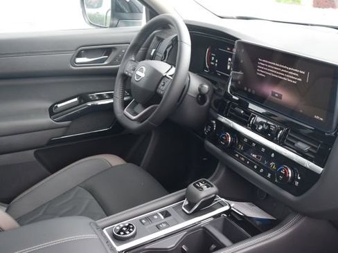 New 2026 Nissan Pathfinder Platinum AWD/4WD image 14