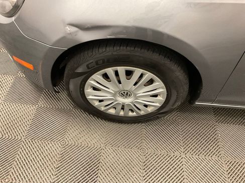 Used 2011 Volkswagen Golf 4-Door FWD image 8