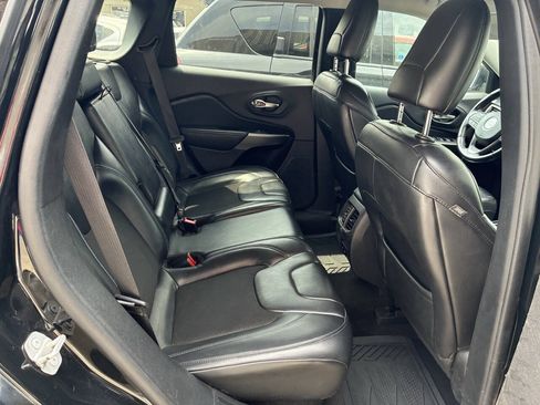 Used 2020 Jeep Cherokee Latitude Plus FWD image 13