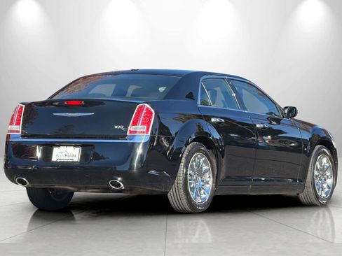 Used 2014 Chrysler 300 C image 2