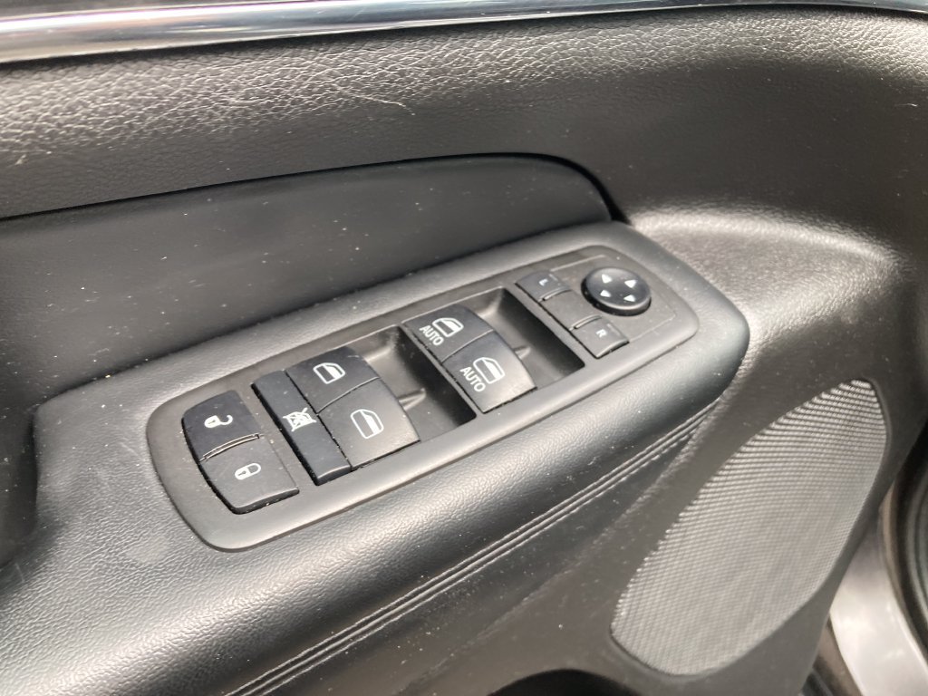 Used 2021 Jeep Grand Cherokee Limited AWD/4WD image 14