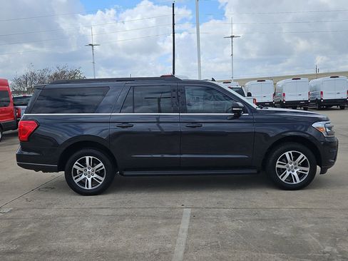 Used 2024 Ford Expedition Max XLT image 2