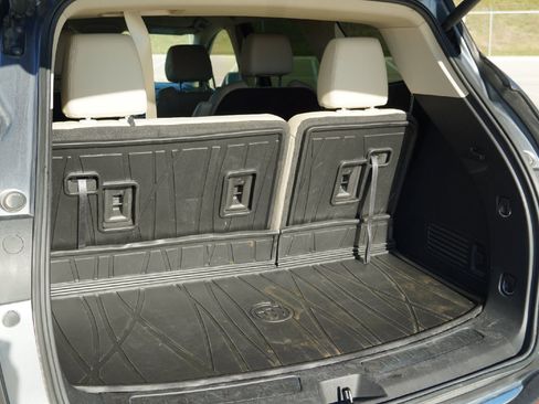 Used 2020 Buick Enclave Essence image 29