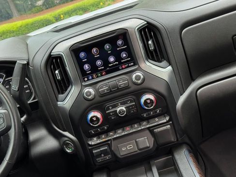 Used 2020 GMC Sierra 2500 Denali w/ Denali Ultimate Package AWD/4WD image 23