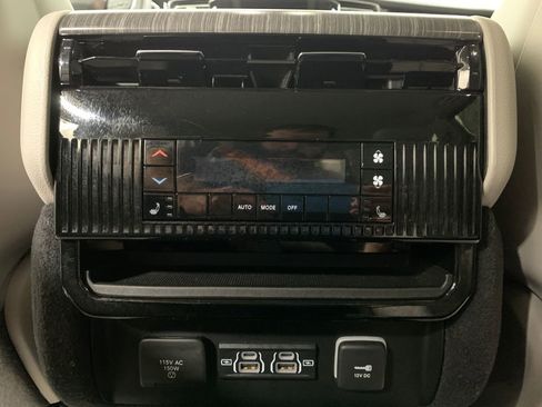 Used 2023 Jeep Wagoneer Series III w/ Rear Seat Video Group 1 image 21