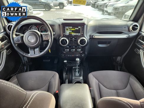 Used 2015 Jeep Wrangler Unlimited Sahara w/ Dual Top Group image 8