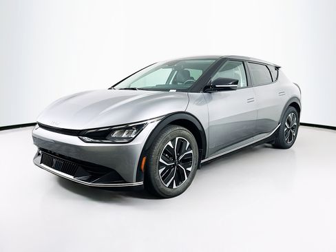 Used 2023 Kia EV6 Wind RWD image 3