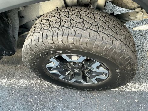 Used 2022 Toyota Tacoma TRD Off-Road image 10