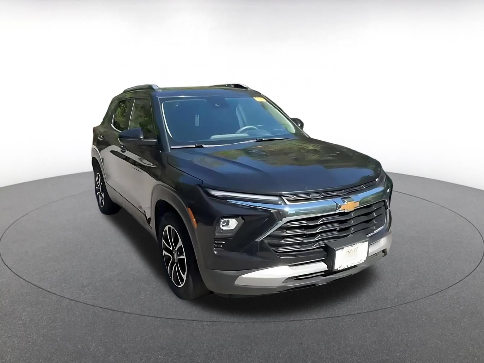 Used 2025 Chevrolet TrailBlazer LT FWD image 3