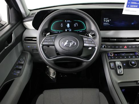 Certified 2025 Hyundai Palisade SE FWD image 8