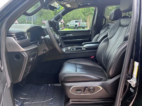 Used 2024 Jeep Wagoneer L Series II RWD image 23