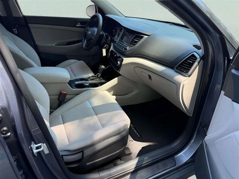 Used 2018 Hyundai Tucson SE FWD image 16