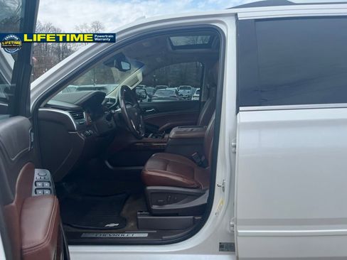 Used 2018 Chevrolet Suburban Premier image 19
