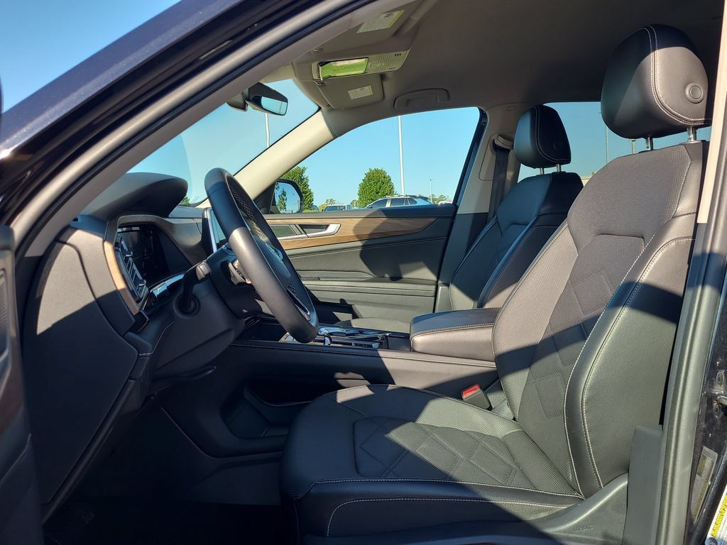 Used 2024 Volkswagen Atlas SE FWD image 11