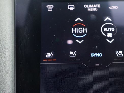 Used 2022 Porsche Taycan image 18