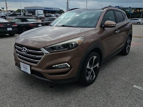 Used 2016 Hyundai Tucson Limited w/ Option Group 03 FWD image 3