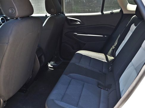 Used 2025 Chevrolet Trax LS FWD image 15