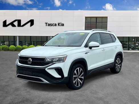 Used 2022 Volkswagen Taos SE w/ Panoramic Sunroof Package AWD/4WD image 2